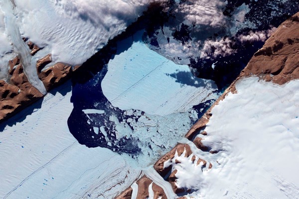 Closeup of the Ice Island from Petermann Glacier - Flickr - NASA Goddard Photo and Video.